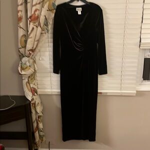 Robbie Bee Black Long Sleeve Dress